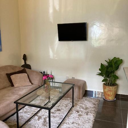 Chez Camille A Zac Mbao Apartment Diokoul Bagian luar foto